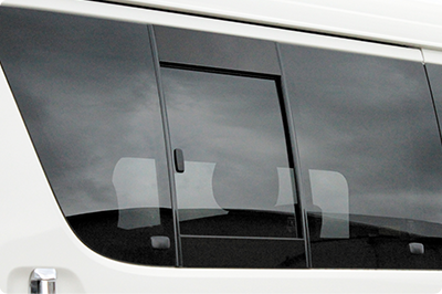 ハイエースリアサイドガラス窓埋めインテリアパネル　両面艶なし黒仕様左右２枚セット ハイエースリアサイドガラス窓埋めインテリアパネル両面艶なし黒仕様